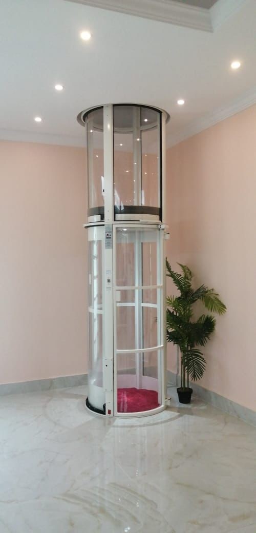 Vacuum lift for home – sleek & modern.
    