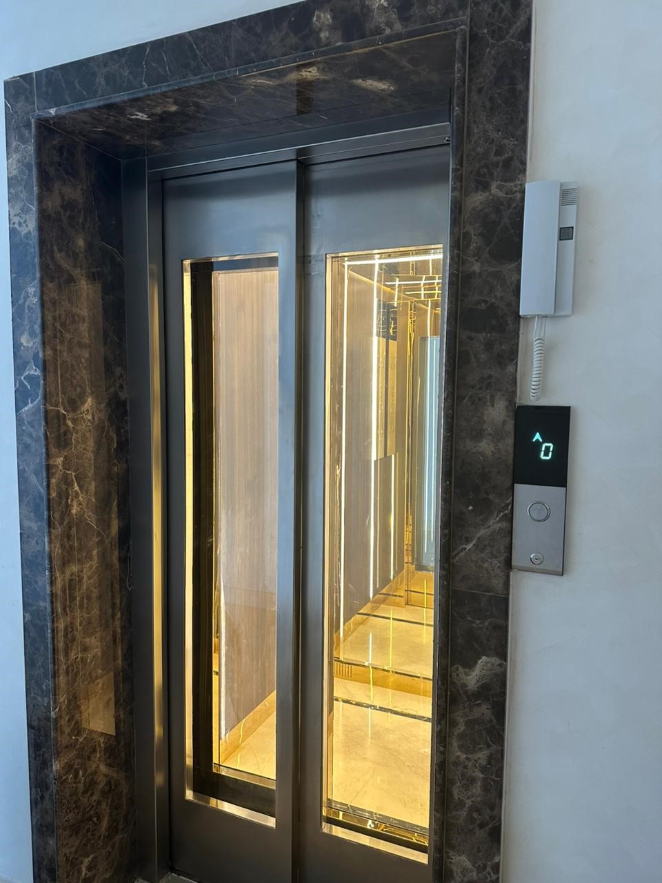 Luxury home lift in Dubai for comfort