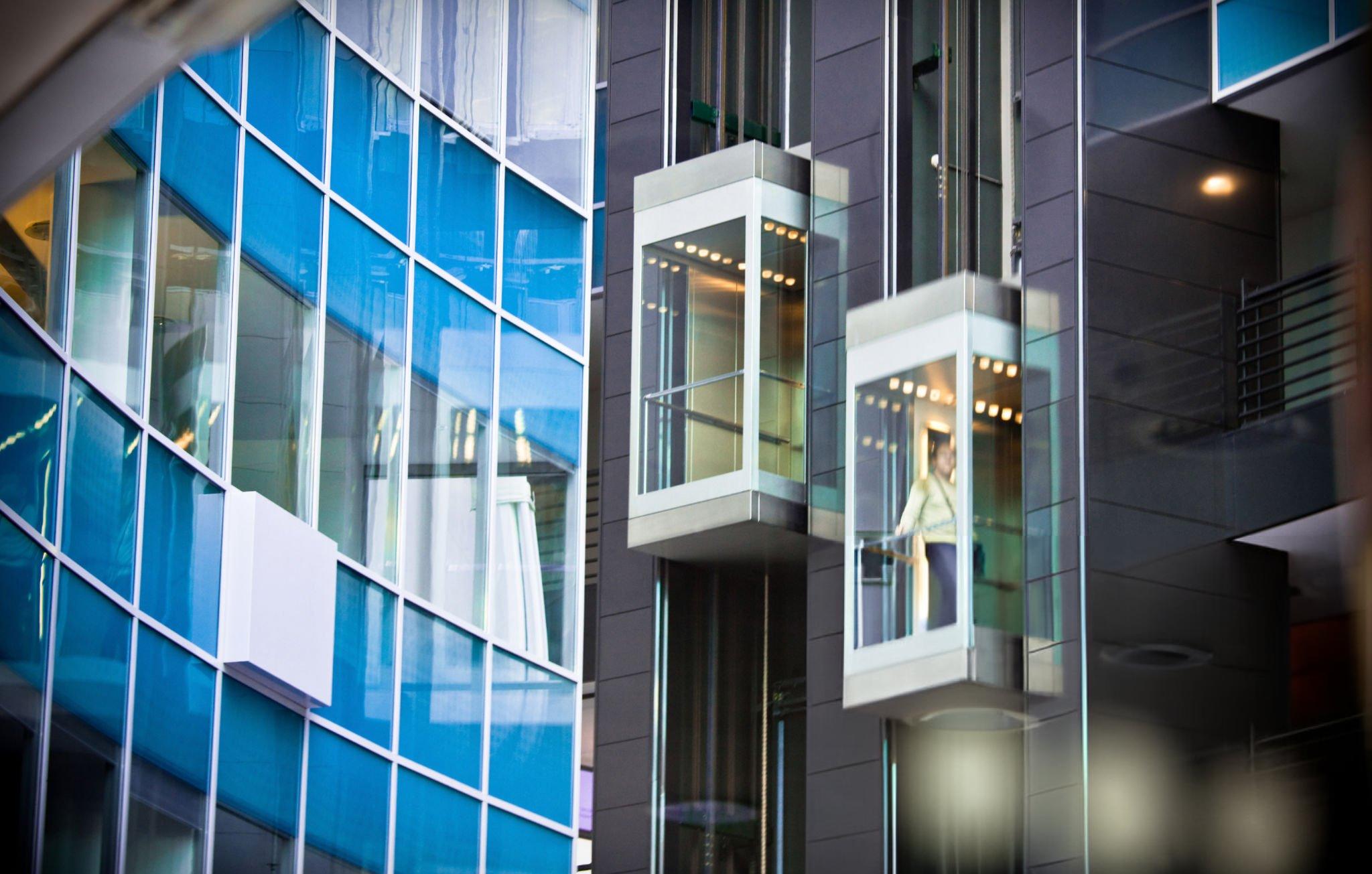 elevator-modern-architecture-dubai