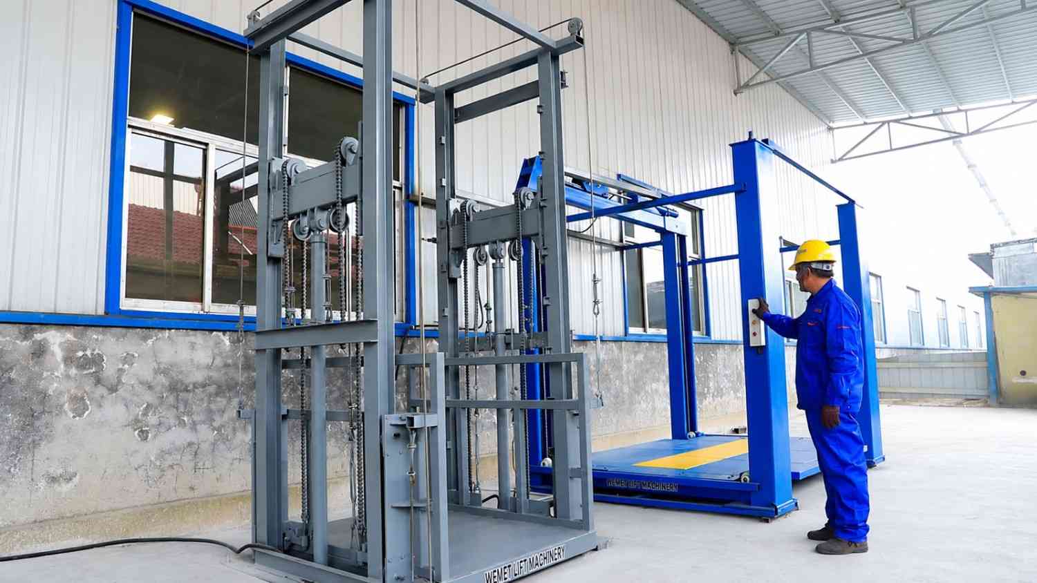 Cargo Lift