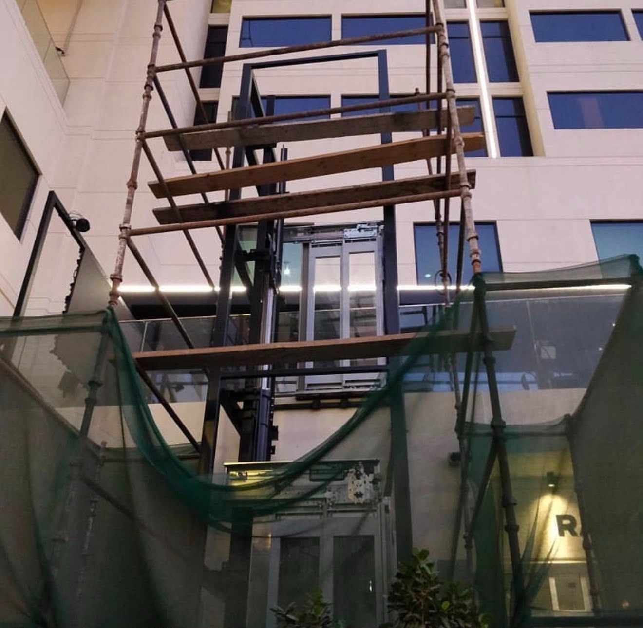 Exterior Hydraulic Panoramic Elevator Installation
