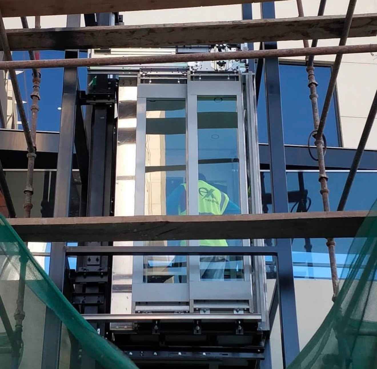 Exterior Hydraulic Panoramic Elevator Installed in Fujairah