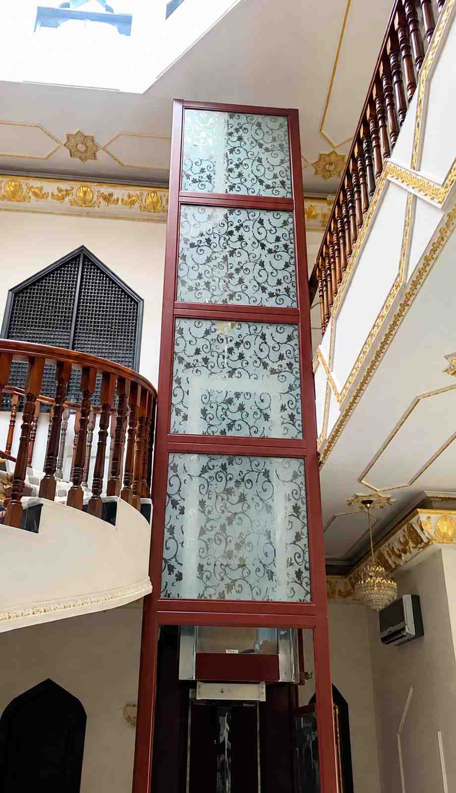 Panoramic design glass hydraulic lift in Ras Al Khaimah - Image 2
