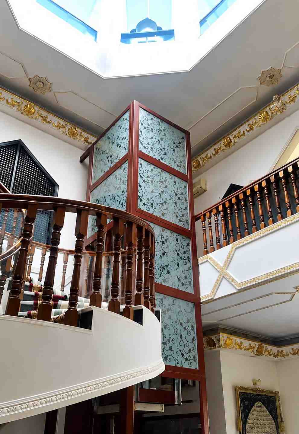 Panoramic design glass hydraulic lift in Ras Al Khaimah - Image 3