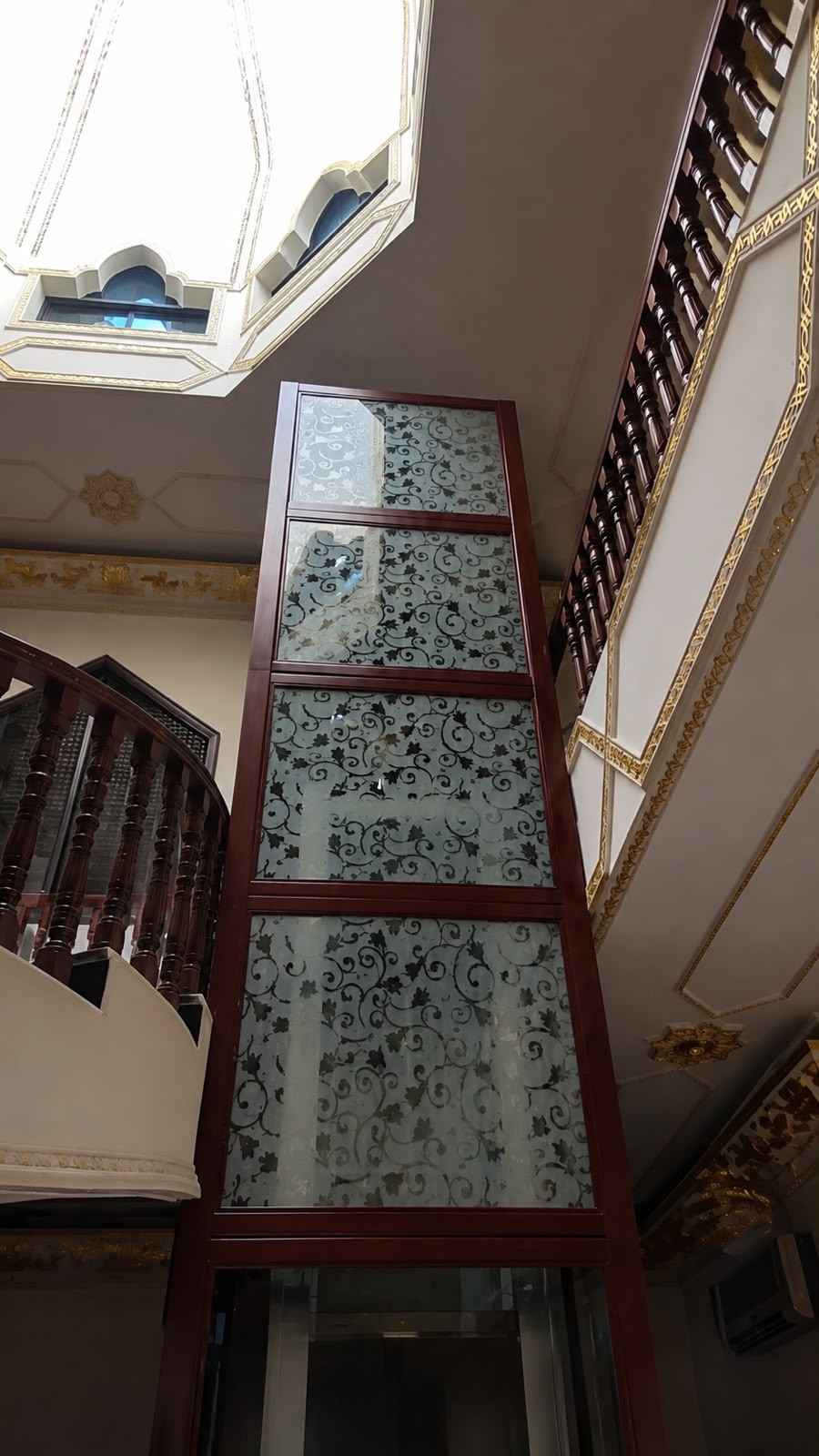Panoramic design glass hydraulic lift in Ras Al Khaimah - Image 1